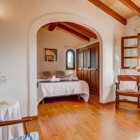 Jardi De Papallones Guest house