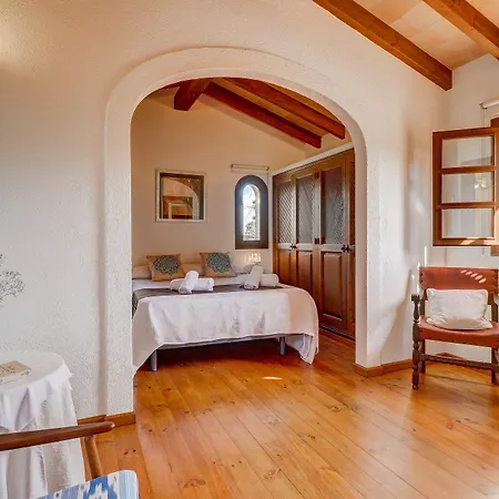 Jardi De Papallones Guest house