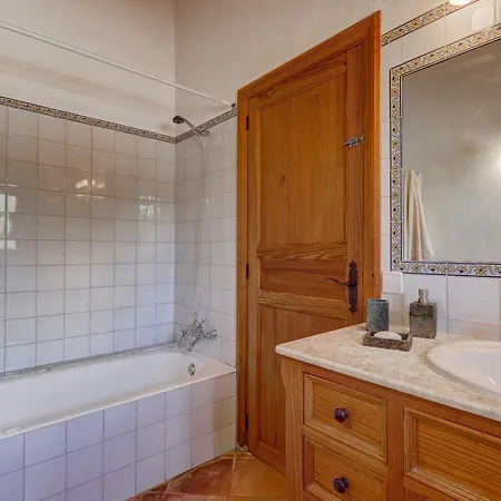 Jardi De Papallones بويينسا